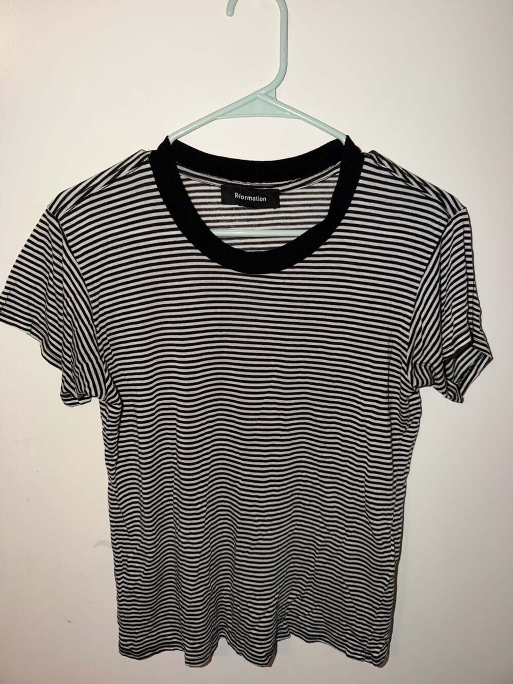 Reformation Women's Black and White Striped Short Sleeve Crew Neck T-Shirt